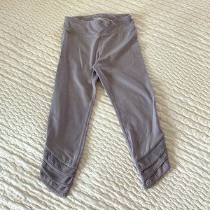 Athleta Girl, Capri Leggings, Size Small (7)